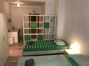 3 Bed Flat - Sleeps 20 - Smoking Room - Wifi
