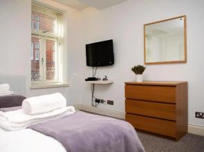 Apt 3, Trafalgar Sq (Duplex, 3rd & 4th flr)