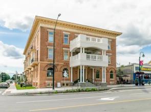 Rideau 2Br Signature Apartment Free Parking