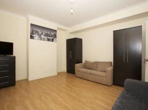 Colebert Avenue Apartment