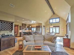 Downtown Condo Near Whitefish Resort & Lake!