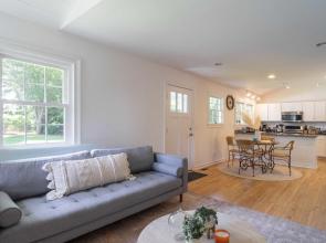 Driftwood Cottage by Rovetravel Cottage w Pool