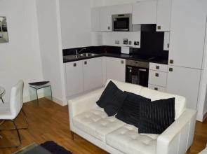 Charming Apartment by the Thames