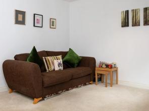 1 Bedroom Apartment With Balcony In Greenwich