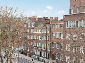 Central London Apartment With a Balcony