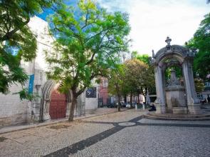 Entre o Carmo e a Trindade