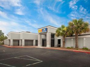 Super 8 by Wyndham Mobile I-65