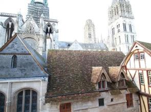 F2 de charme au cœur de Rouen, vu unique sur la cathédrale