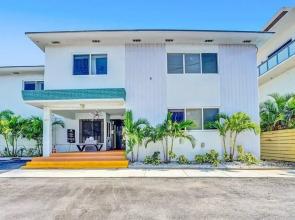Coastal Studio by Hollywood Beach Boardwalk