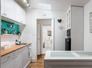 The Weeping Elm - Large and Spacious