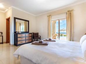 CoolHouses Algarve Luz, 5 bed villa & pool, Casa N