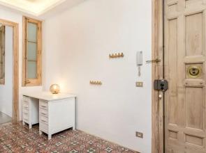 Spacious and luminous flat with balcony