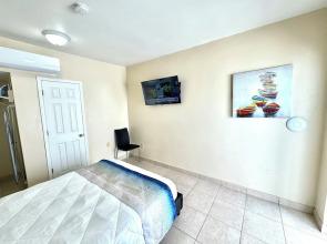 Le Bleu Bed and Breakfast