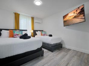 Jungle Getaway Wynwood Massage shower BBQ Patio