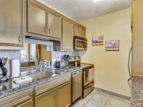 Galvestonian 112 - Beachfront Hideaway