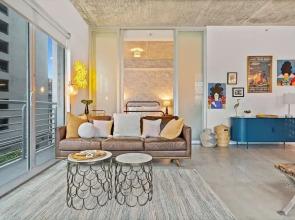 Stylish City Loft Downtown Steps to Bayfront Park