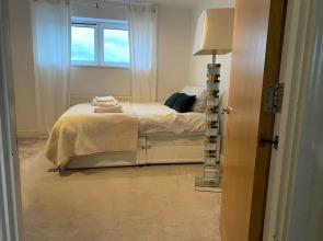 London Riverside Apartment-2 Bed-freep-balcony