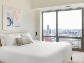 Chicago | Urban 1BD/1BA Plus Den South Loop Apartment