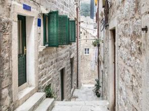 Blue Symphony Old Town