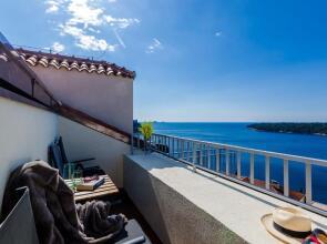 Nik the Views Apartment