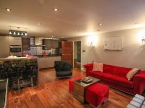 Lovely 2 Bed Flat in Warren Street