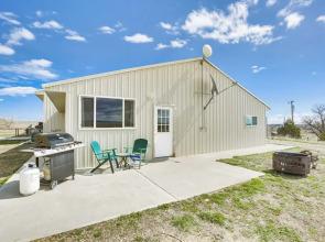 2 Mi to Dtwn Buffalo: Mtn-view Retreat w/ Patio!