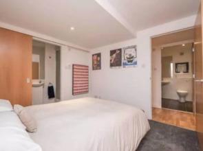 2 Bedroom Apartment Off Royal Mile