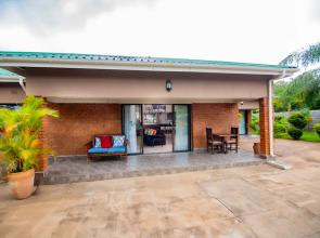 Dzimbahwe Guest Lodge