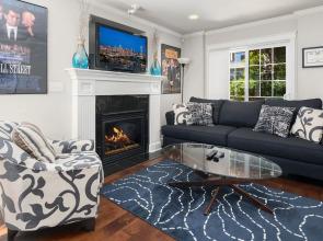 Seattle Vacation Home: The Great Wall