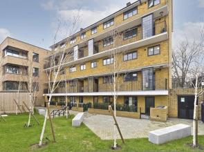 Luxury one Bedroom Greenwich Studio Apartment Near Canary Wharf by Underthedoormat