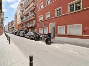 New Design 2 Bed Apt Next to the Metro