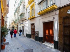 Apartamentos LOTO y LIZ by Cadiz4Rentals