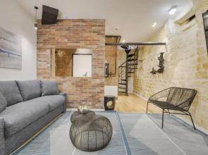 Amazing 10bed in the heart of le marais and suprises...