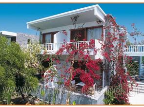 Chronis Hotel & Bungalows