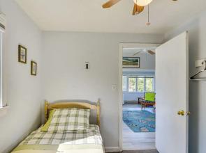 Quaint Coastal Cottage With Patio!