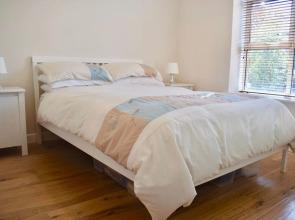 Spacious & Bight City Centre Flat