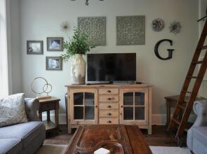 Penthouse Level, Stunning Wrigley Stay