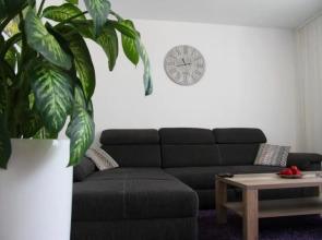 Geräumige 4 Zimmer Wohnung an den Kaiserthermen