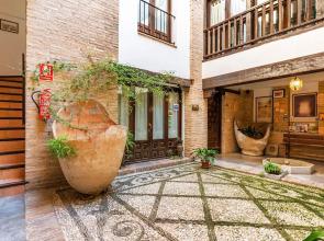 City Apartment near Alhambra