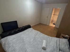 Spacious 1-bed Apartment in London sea View