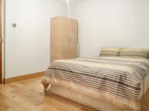 I Wanna Scream AND Shout AND LET MY Room Out!