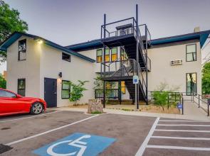 Historic Austin B&b: 4 Unique Suites, Sleeps 15!