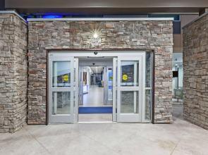 Holiday Inn Express & Suites Coffeyville by IHG