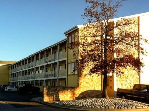 Oaktree Inn and Suites Oklahoma City
