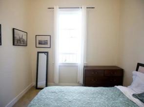 Pierce Place Lower Apartment