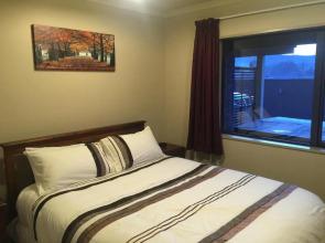 Lawrence Townhouse Accommodation 18A