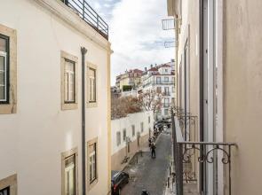 Altido Elegant Bica Apartment In Historical Centre