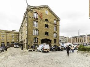 Charming Home in St Katharine Docks