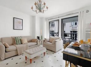 Stylish 2BR for 6 by Champs-Elysees