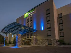 Jackson Hotel and Suites